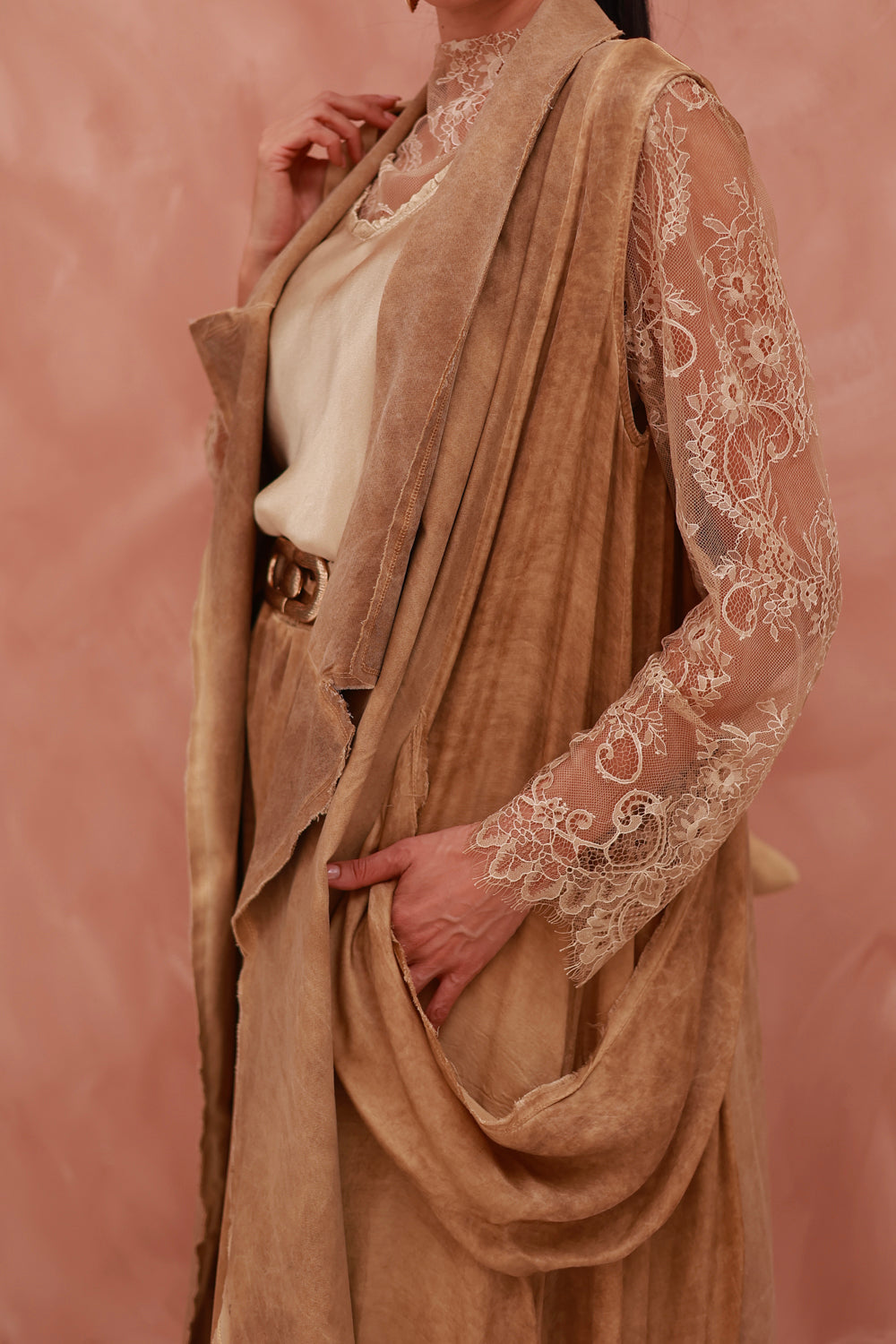 Vest Yakini