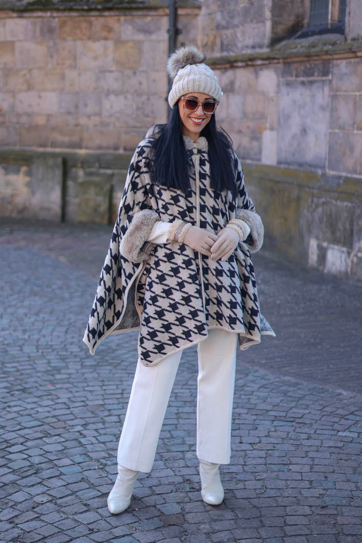 Poncho Lola