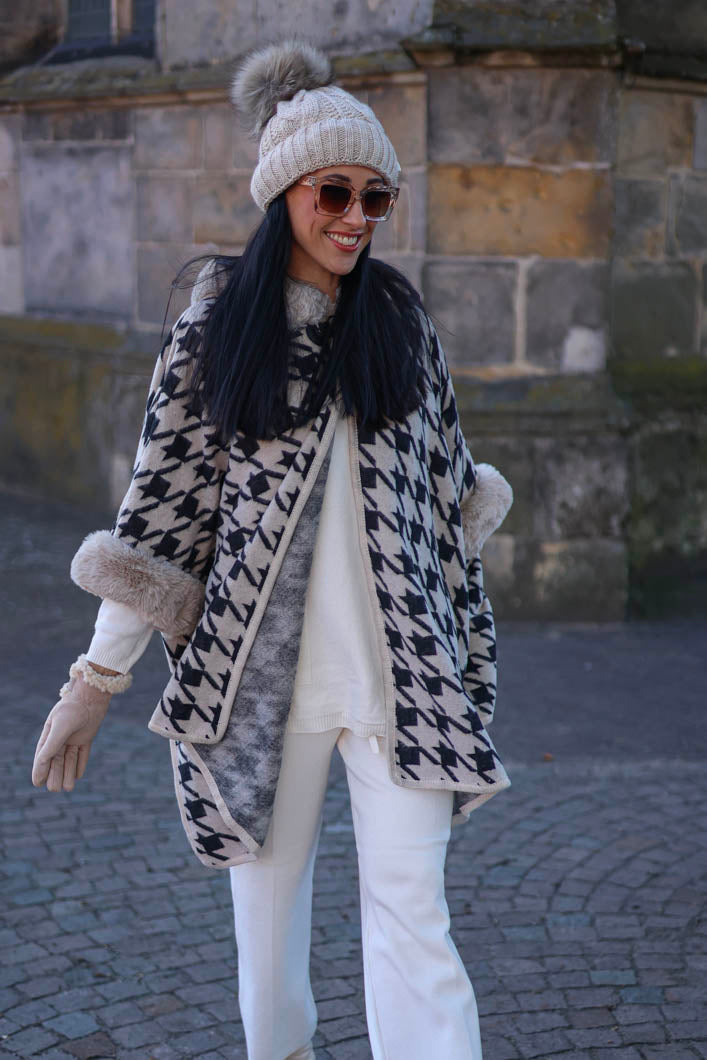 Poncho Lola