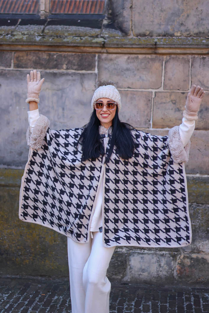 Poncho Lola