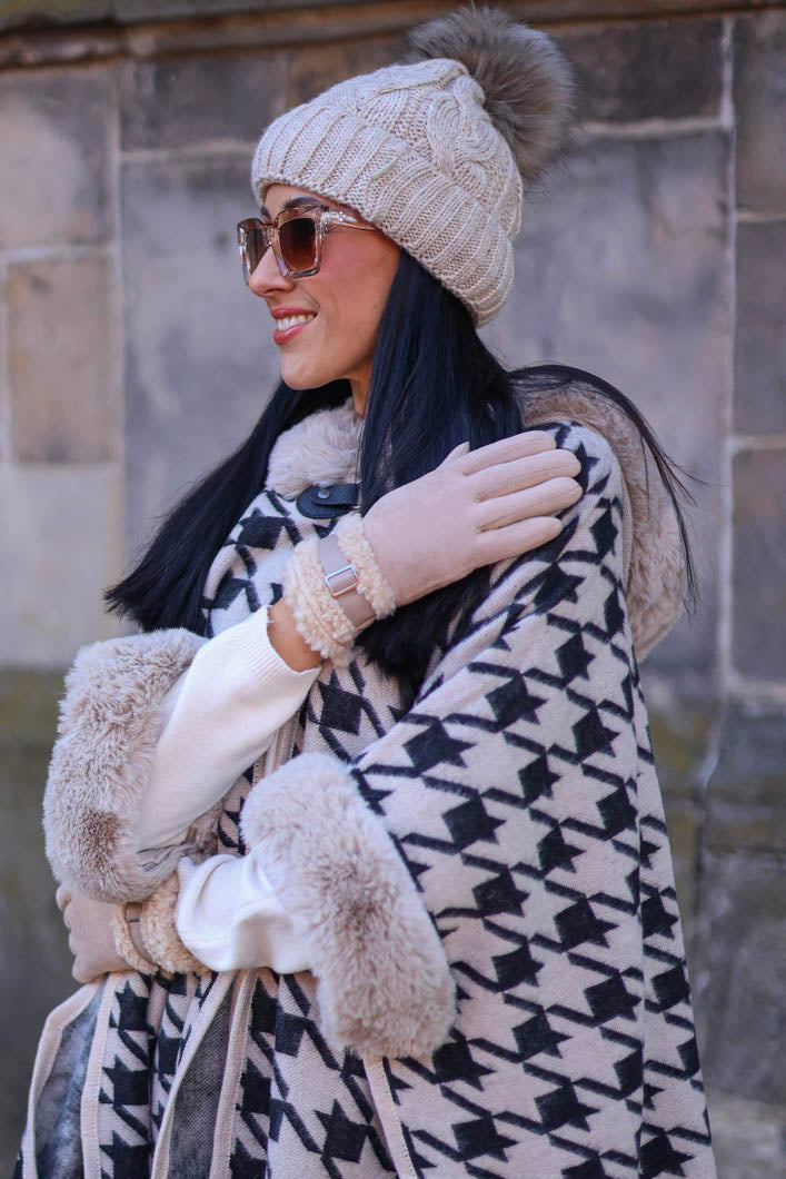 Poncho Lola