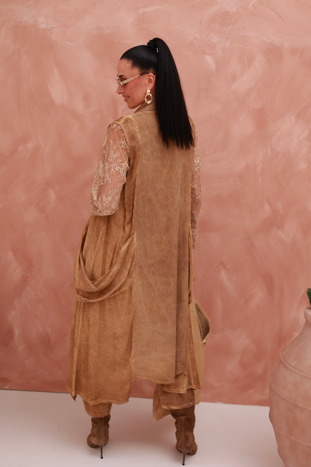 Vest Yakini
