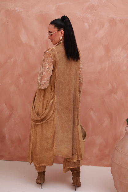 Vest Yakini