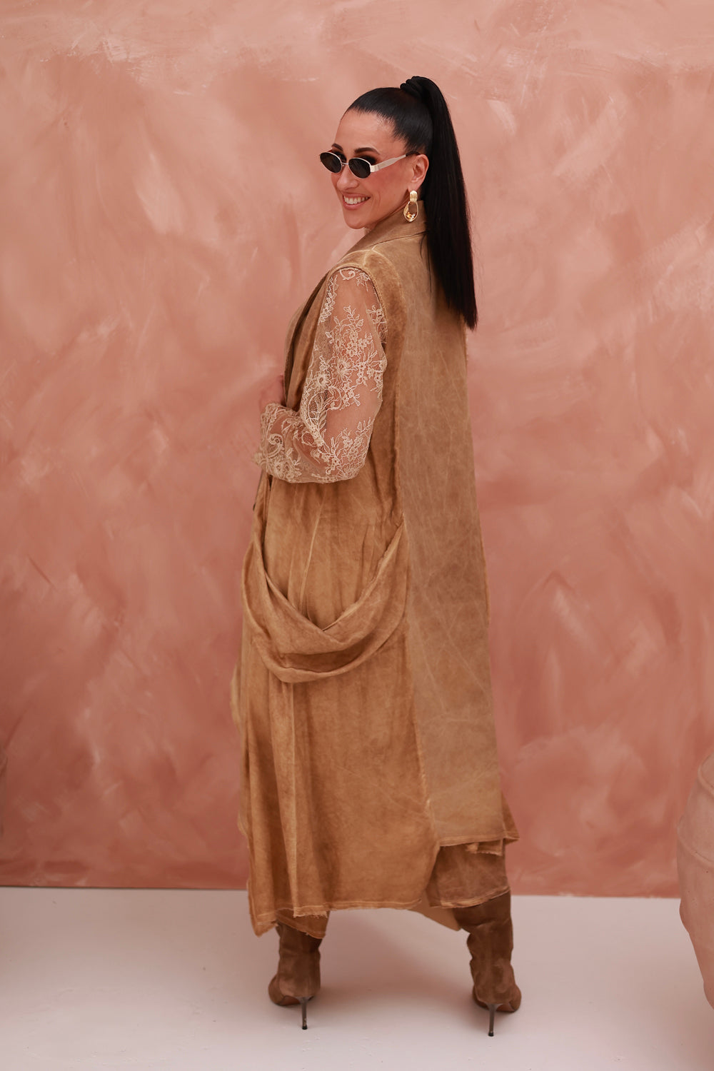 Vest Yakini