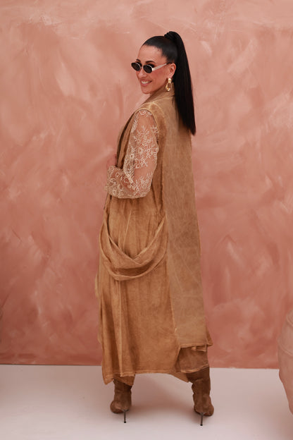 Vest Yakini