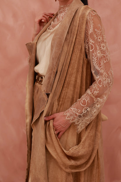 Vest Yakini