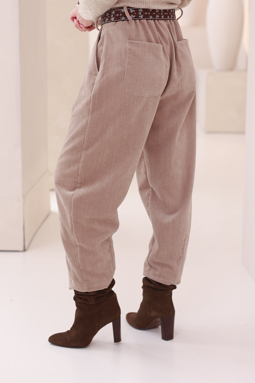 Broek Lowri